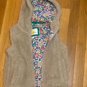 Mini Boden Sherpa teddy vest with hood. Size 4-5Y.
